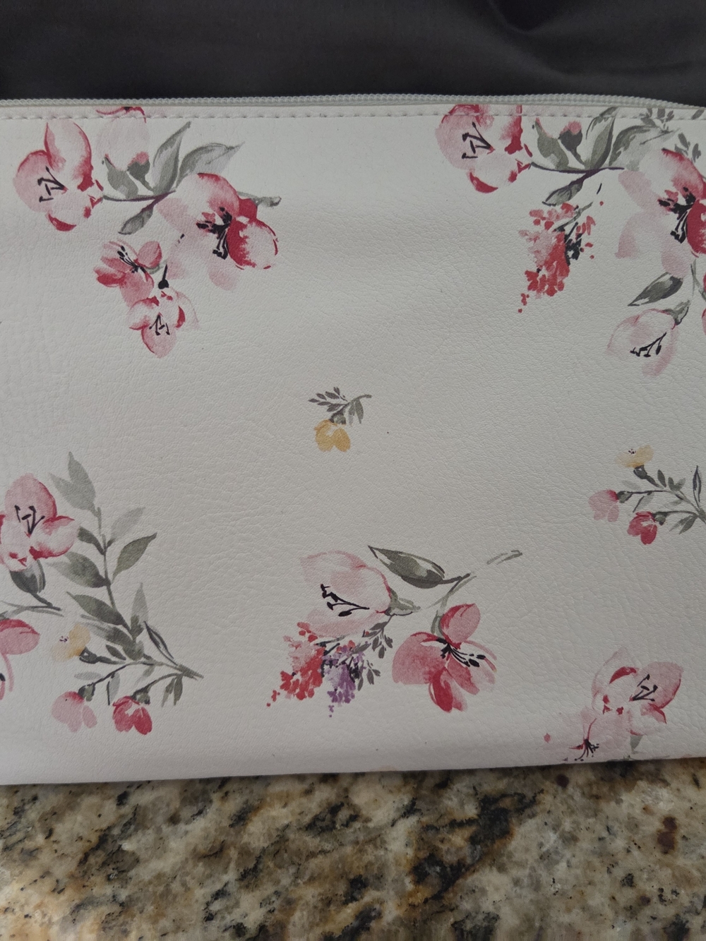 New LC Lauren Conrad White Floral Wristlet Clutch